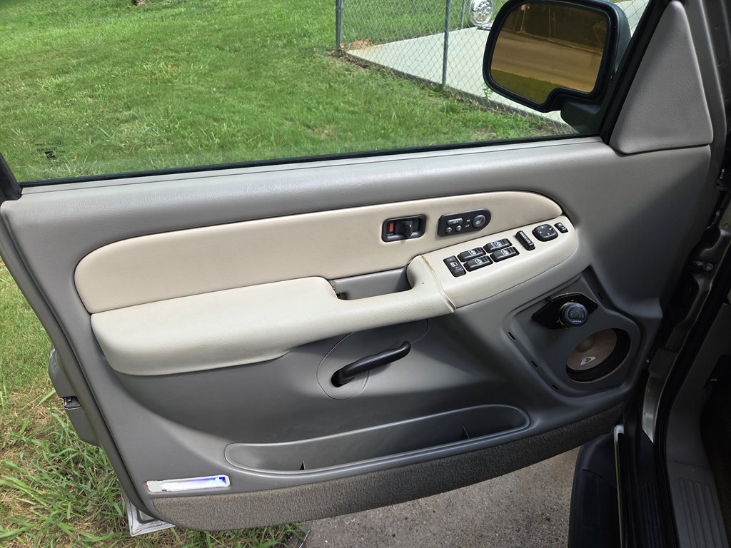 2002 Chevrolet Suburban LS - Photo 17
