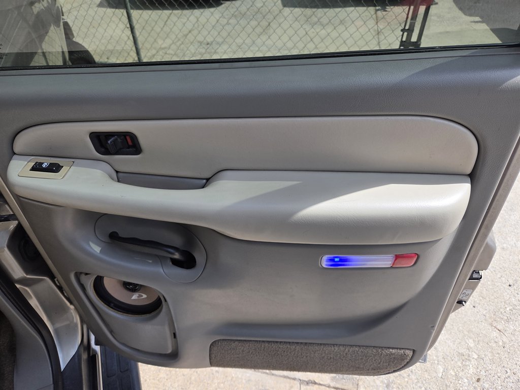 2002 Chevrolet Suburban LS - Photo 20