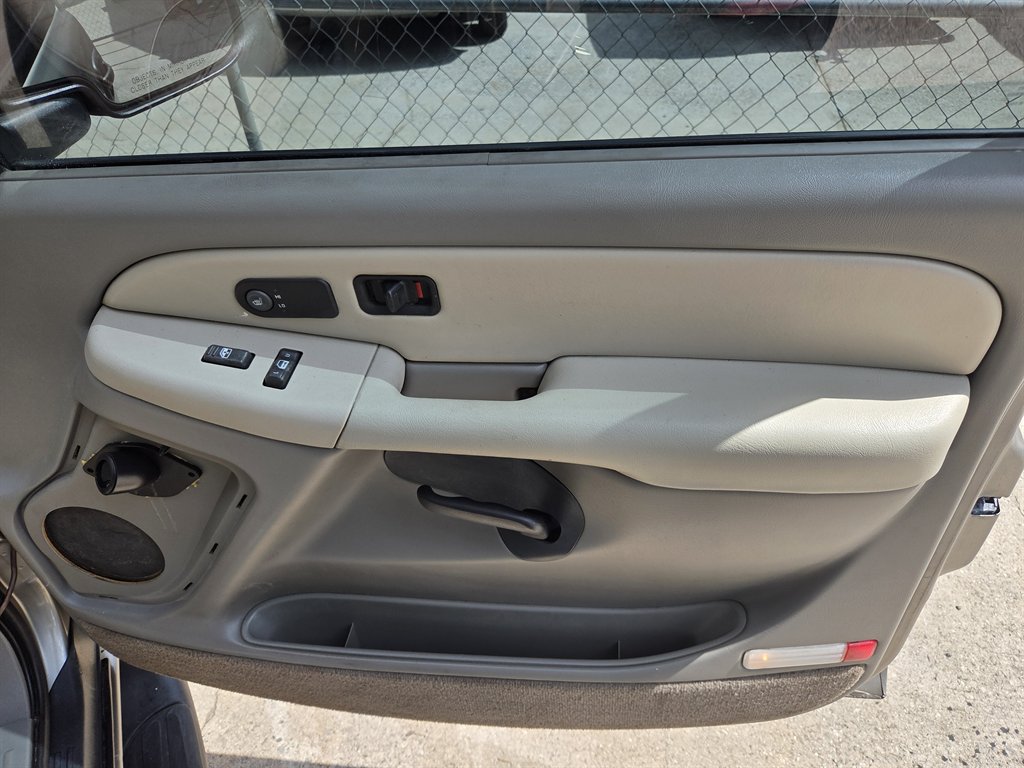 2002 Chevrolet Suburban LS - Photo 19